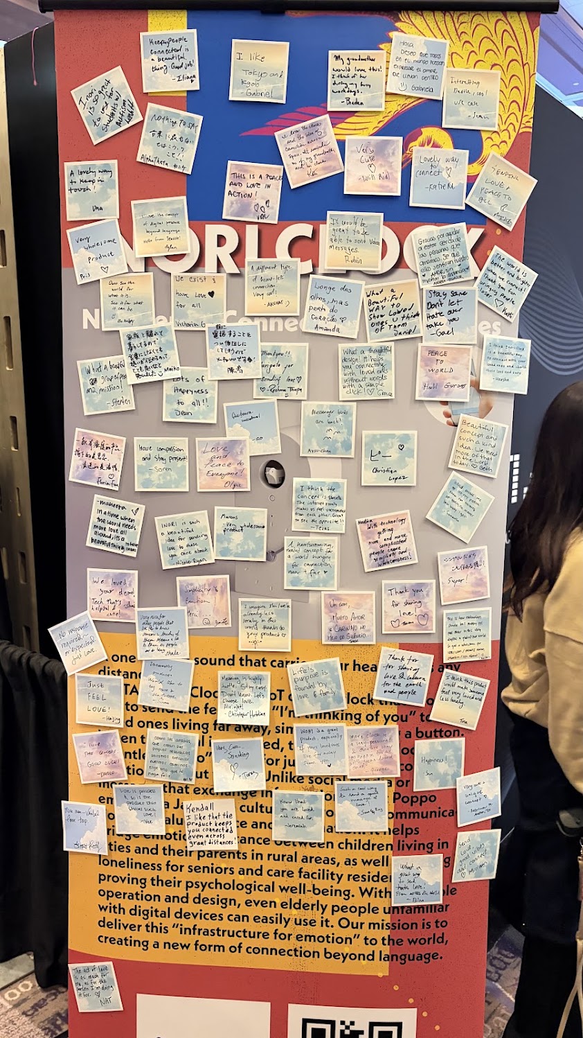 SXSW会場のINORI Clockボードに来場者のメッセージが数多く貼られている様子